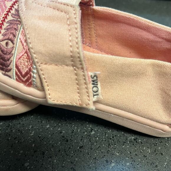 Pink embroidered toddlers TOMS size T10 - Picture 2 of 5